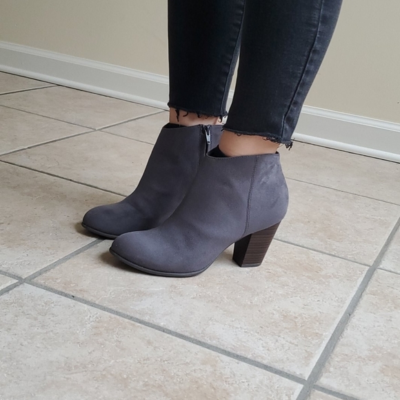 Old Navy women's faux-suede High-Heel booties - Picture 5 of 5